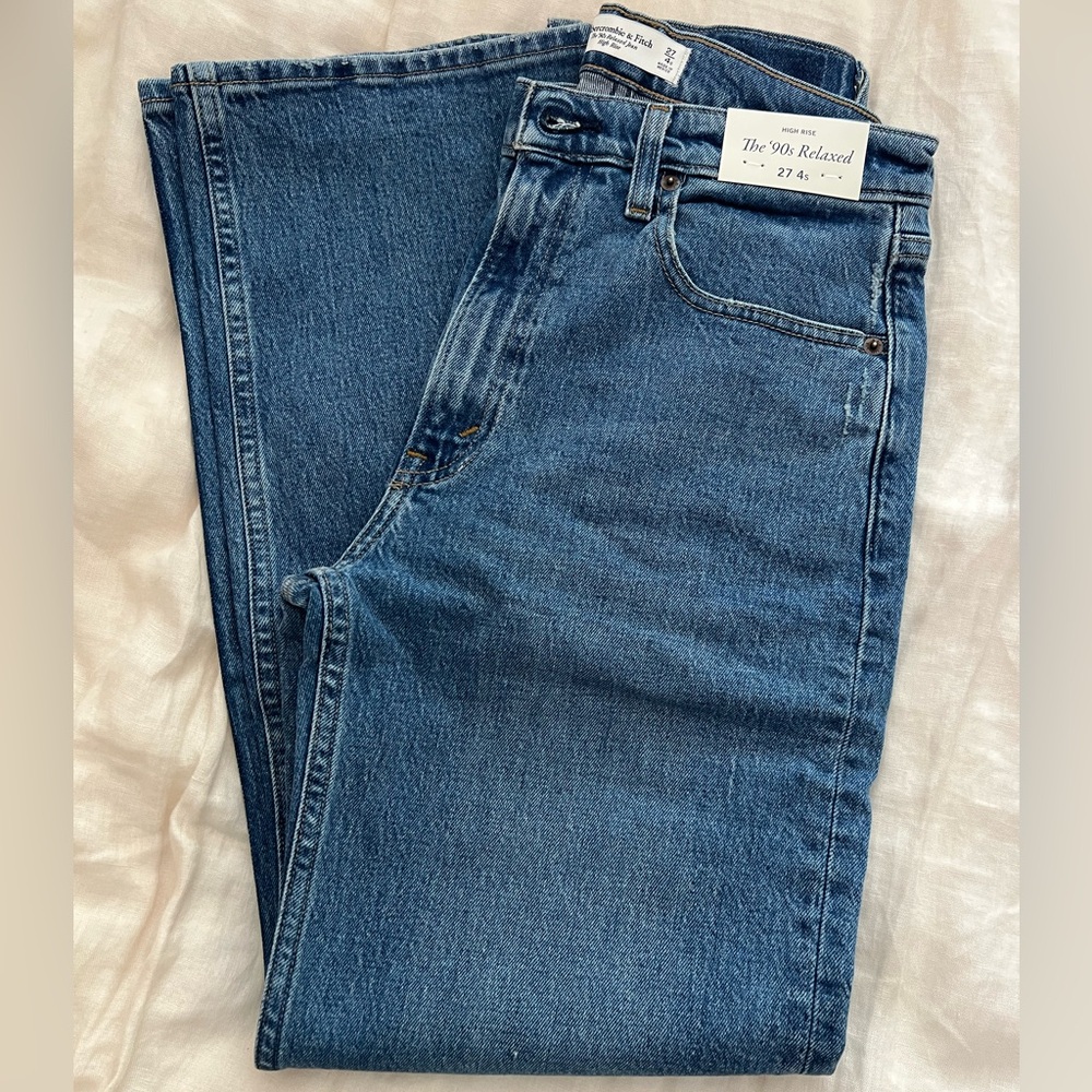 Women’s Abercrombie The 90s Relaxed size 27/4s